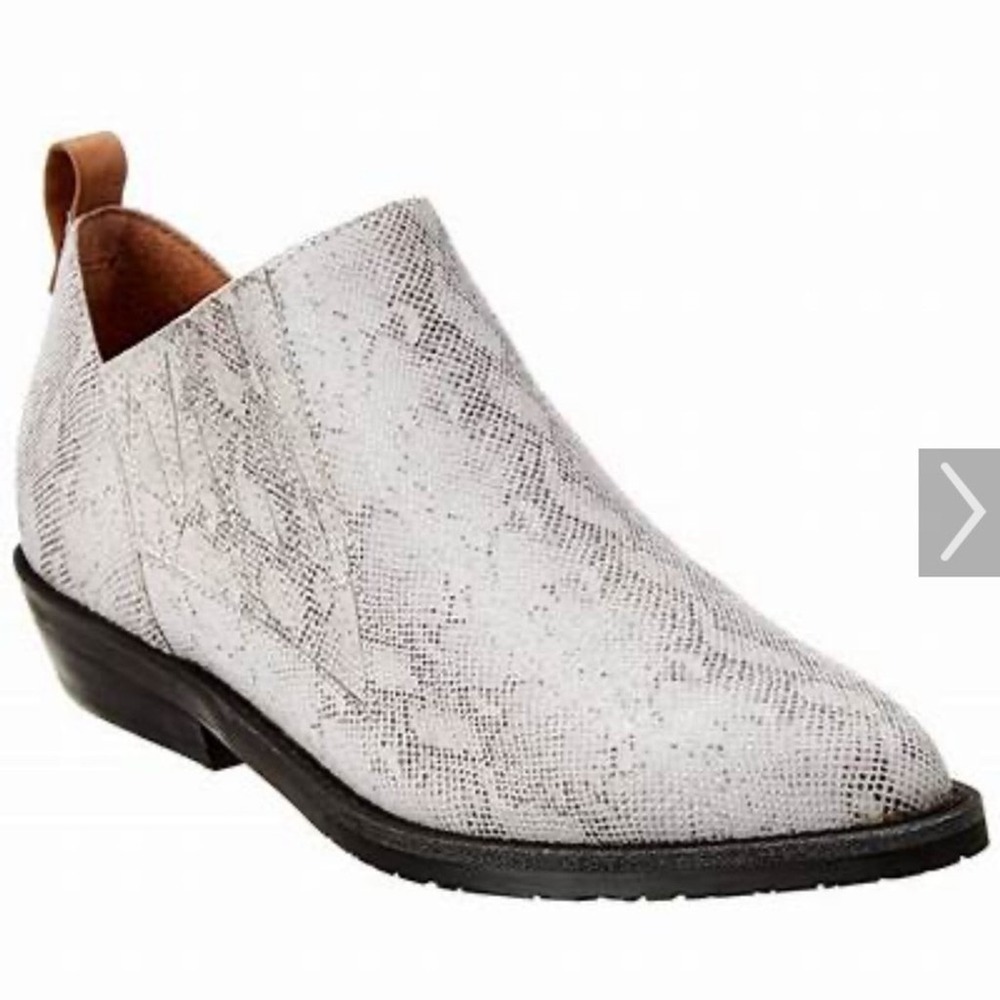 Kenneth Cole gentle souls Neptune Western bootie women's size 5.5